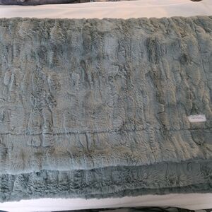 Luxurious Blue Faux Fur Throw Blanket